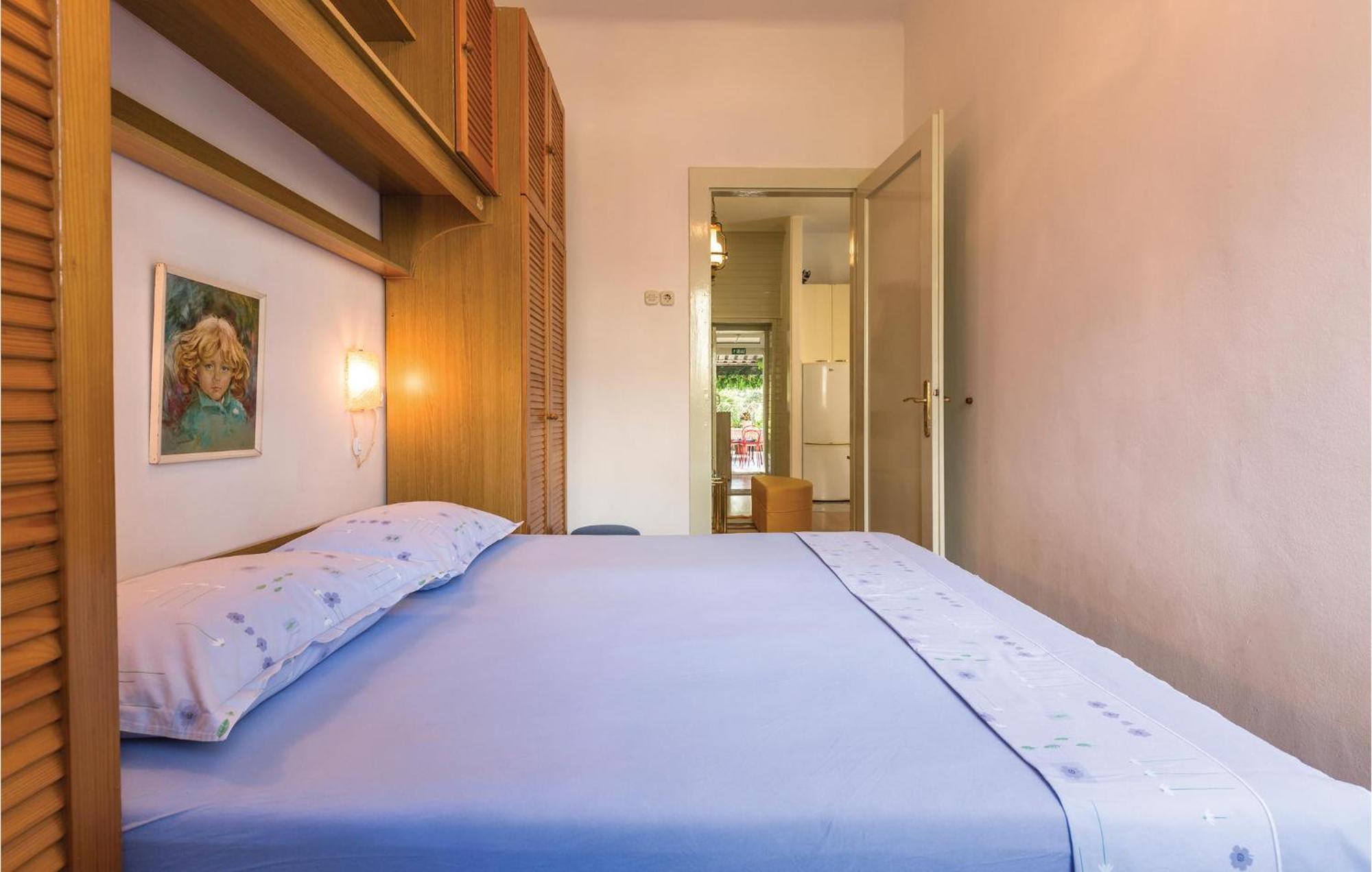 Awesome Apartment In Makarska With Kitchen Экстерьер фото
