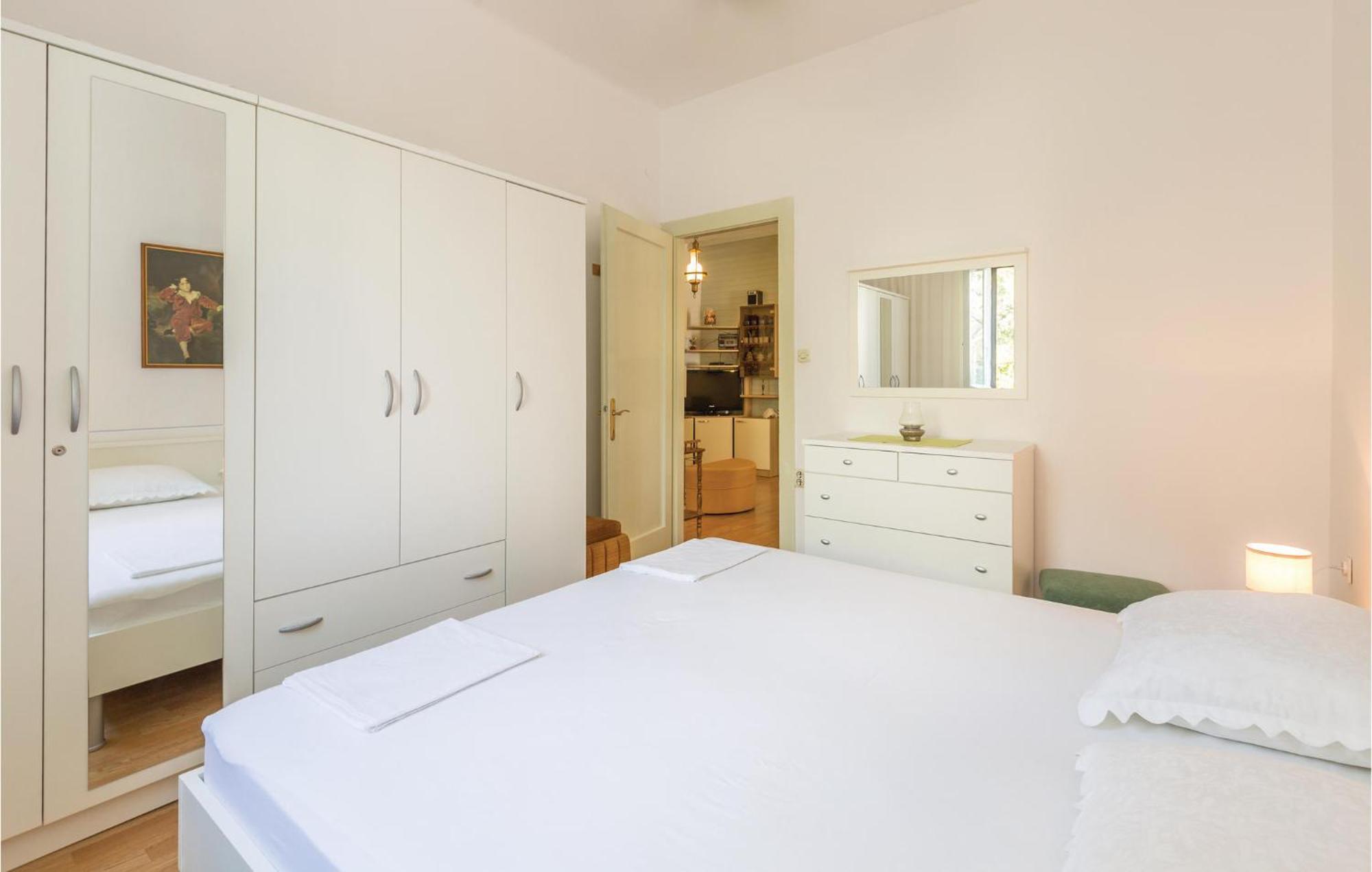 Awesome Apartment In Makarska With Kitchen Экстерьер фото