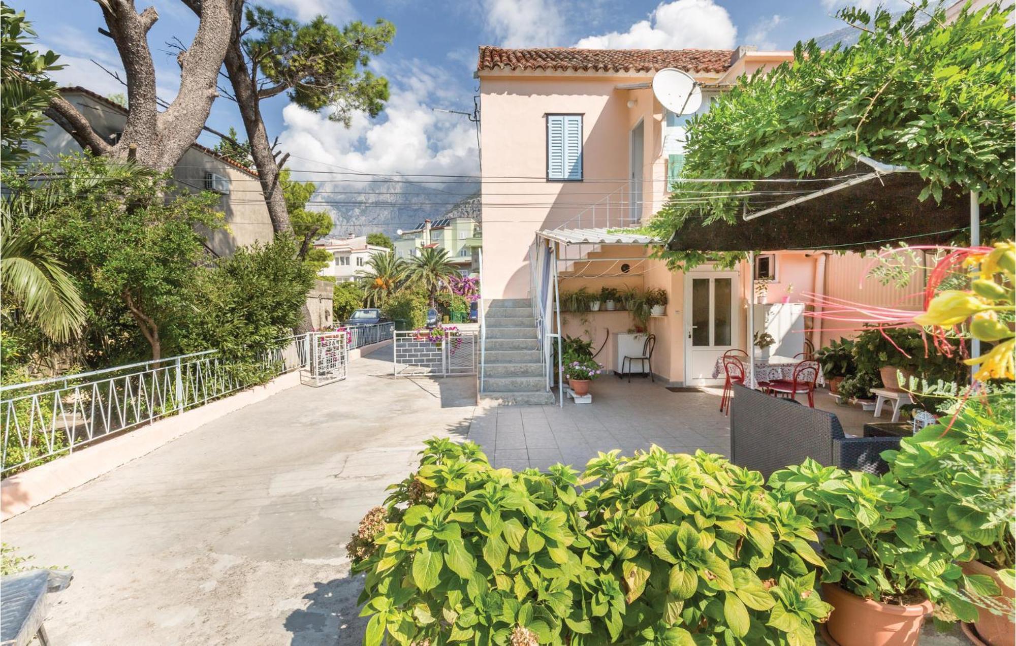 Awesome Apartment In Makarska With Kitchen Экстерьер фото
