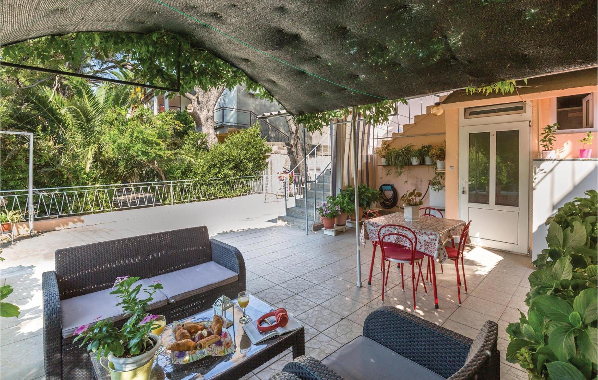 Awesome Apartment In Makarska With Kitchen Экстерьер фото