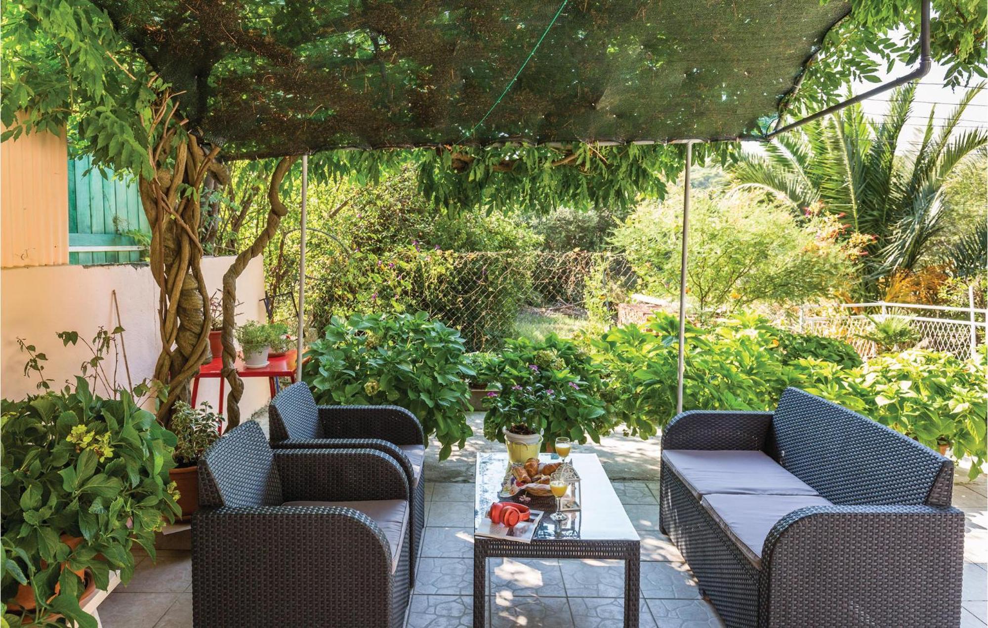 Awesome Apartment In Makarska With Kitchen Экстерьер фото
